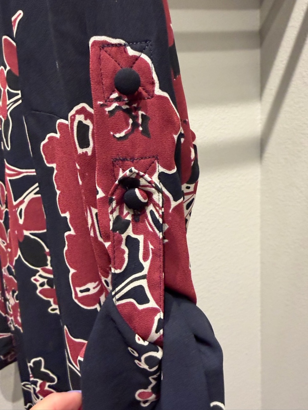 Express Portofino Slim fit Navy Floral Button-Up Blouse with Red Floral Print - Picture 5 of 6